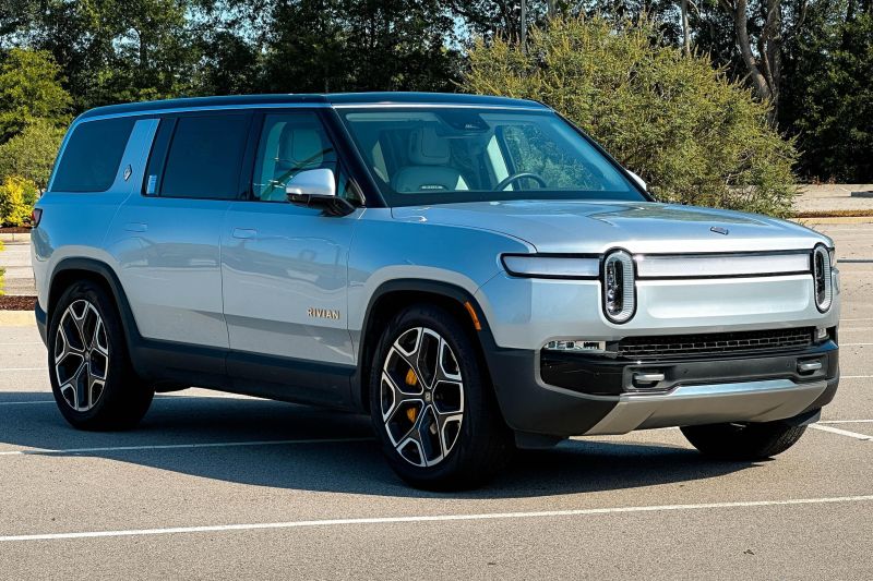 2023 Rivian R1S Adventure Edition